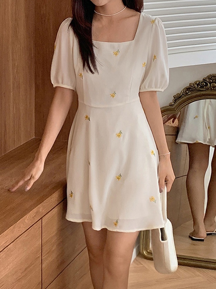 Pureblin Square Neck Flower Embroidery Back Ribbon Dress 连身裙