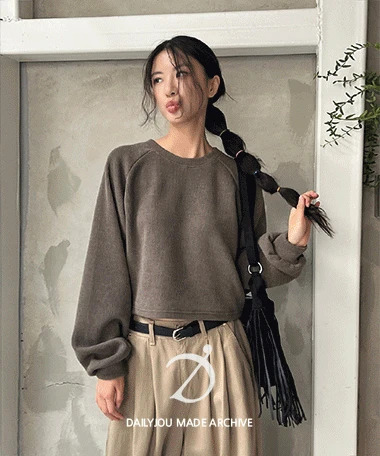 Majimel Raglan Crop Sweatshirt 长袖上衣