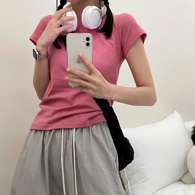 Single round semi cropped short sleeve tee 短袖上衣