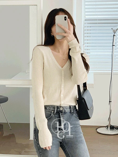 Lucy V V-Neck Cardigan 开襟衫