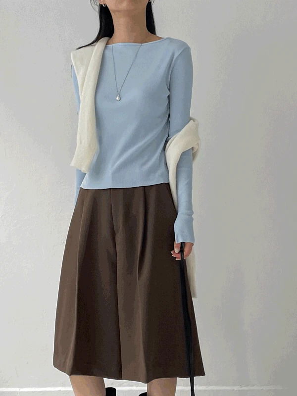 Ribbed slit boat neck t-shirt
