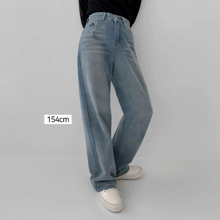 Two Smile Embroidery Semi-Wide Denim Pants 牛仔裤