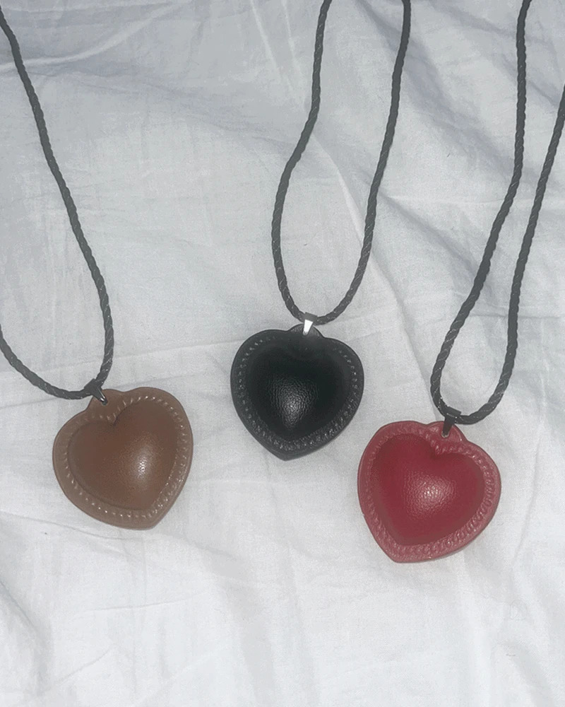 Caven Leather Heart Long Necklace 项链