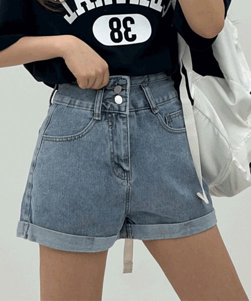 Two-button roll-up denim shorts
