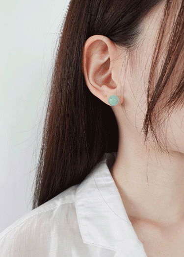 stud-earrings