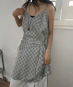格紋V領綁帶無袖洋裝