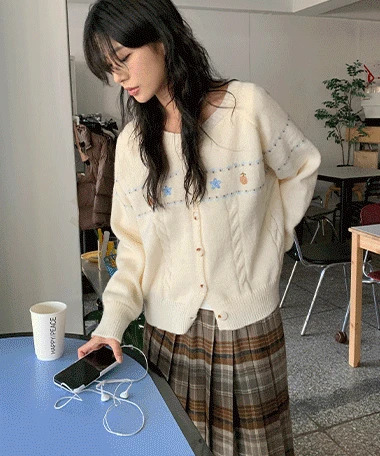 Heim Embroidery Round Knitwear Cardigan 开襟衫