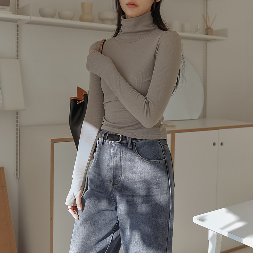 Janet Gimo Golji Basic High Neck Crop Warmer Tee