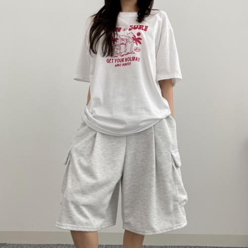 Wide cargo bermuda pants