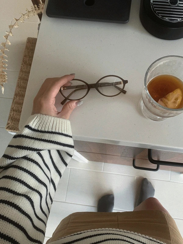 Casey horn-rimmed glasses 手機殼