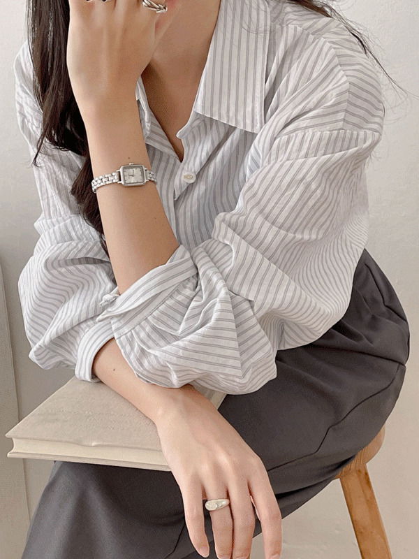 金屬質感方形手錶