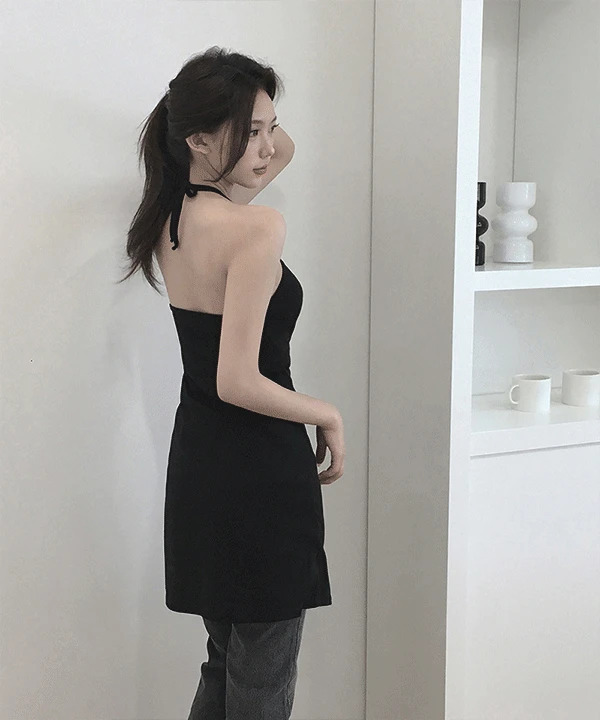 挂脖领口连衣裙