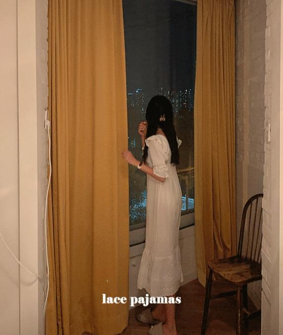 gown