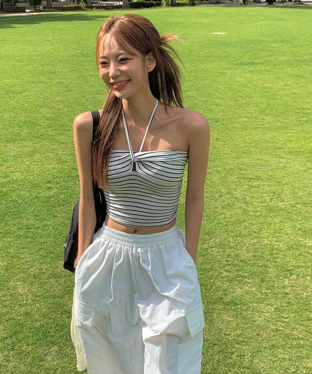 直條紋挖肩細肩帶無袖上衣