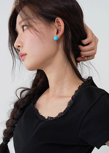 stud-earrings
