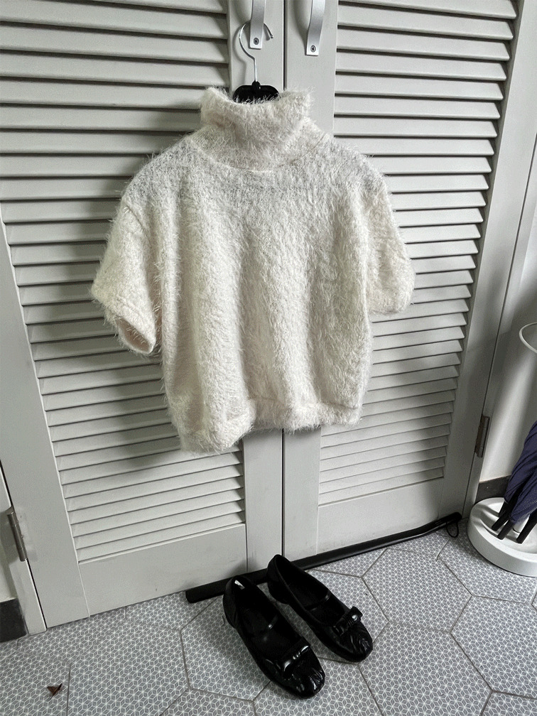 bio half wing Turtleneck