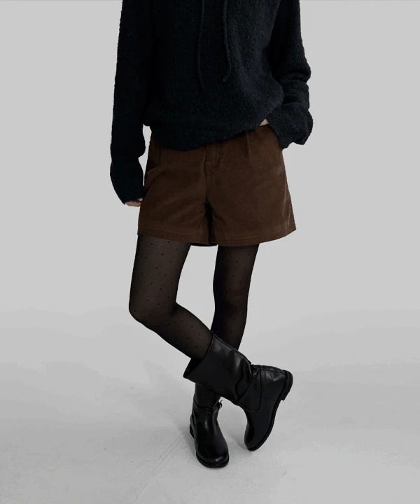 Livren Corduroy Pintuck Shorts
