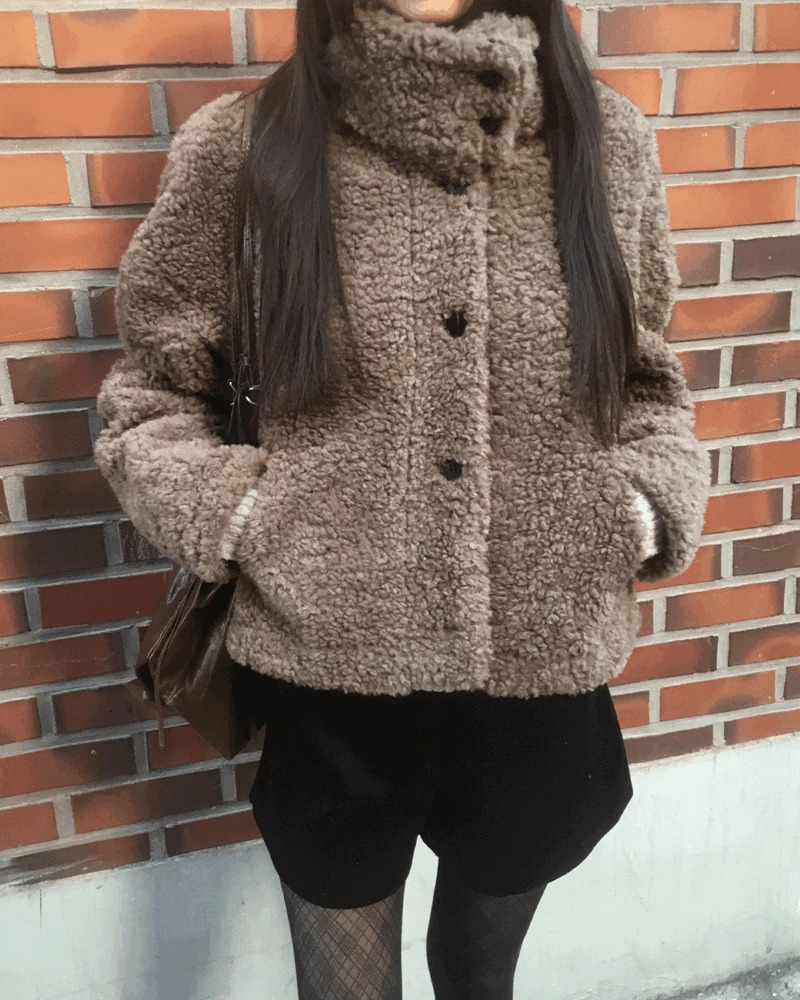 Merve Pogle Fur Button High Neck Short Jacket 夹克