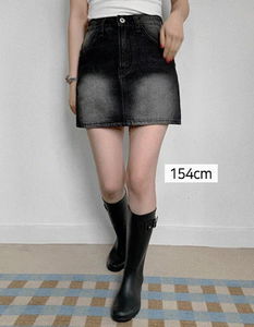 Back flap pocket 4 Faded denim mini skirt