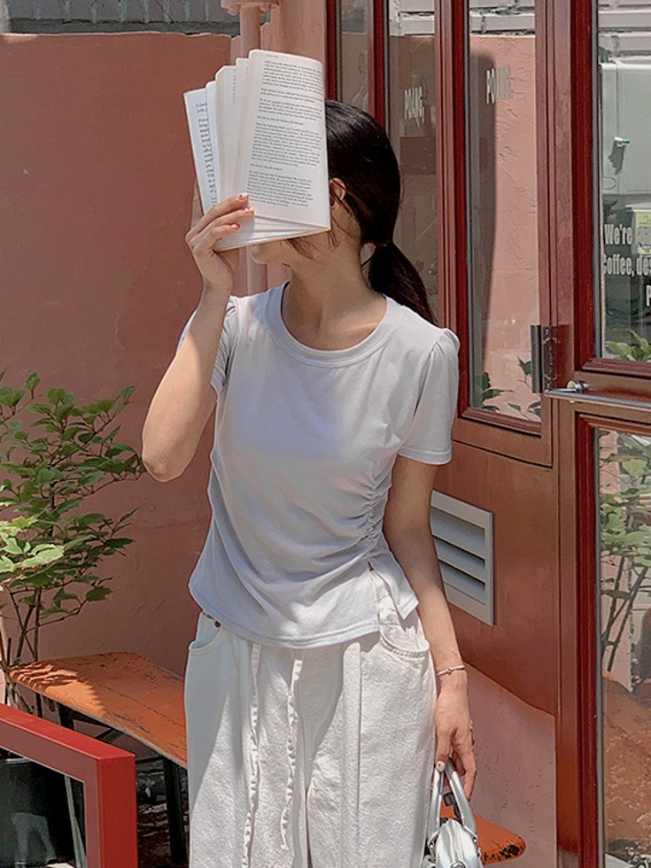皺褶圓領短袖素面上衣