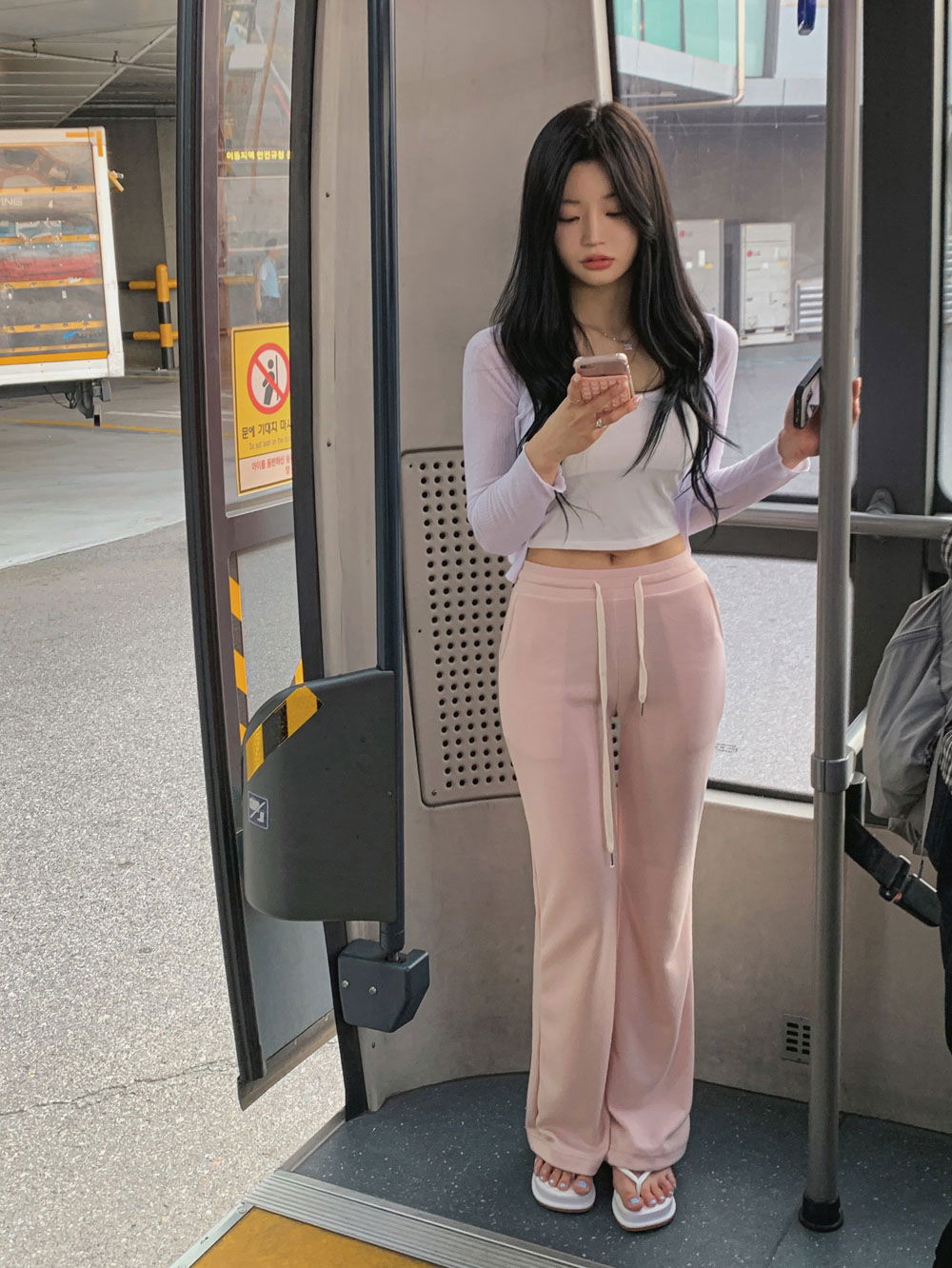 민소매 모델 착용 이미지-S1L41