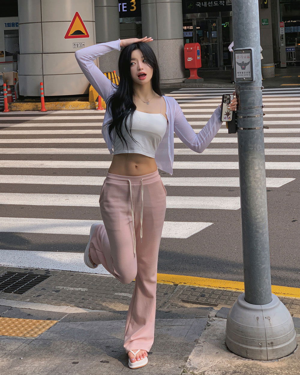 민소매 모델 착용 이미지-S1L46
