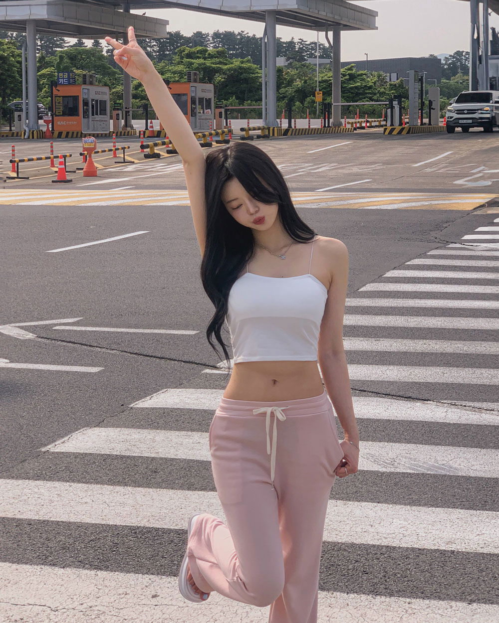 민소매 모델 착용 이미지-S1L64