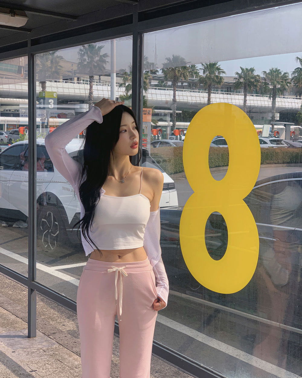 민소매 모델 착용 이미지-S1L67