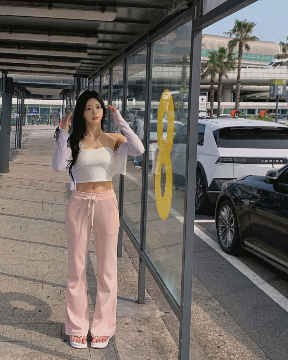 민소매 모델 착용 이미지-S1L70