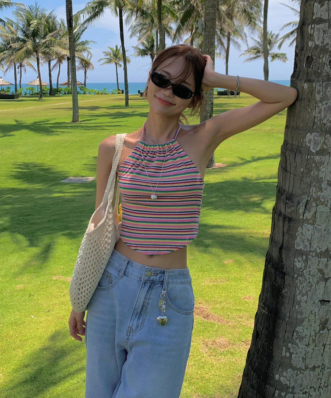 比基尼上著