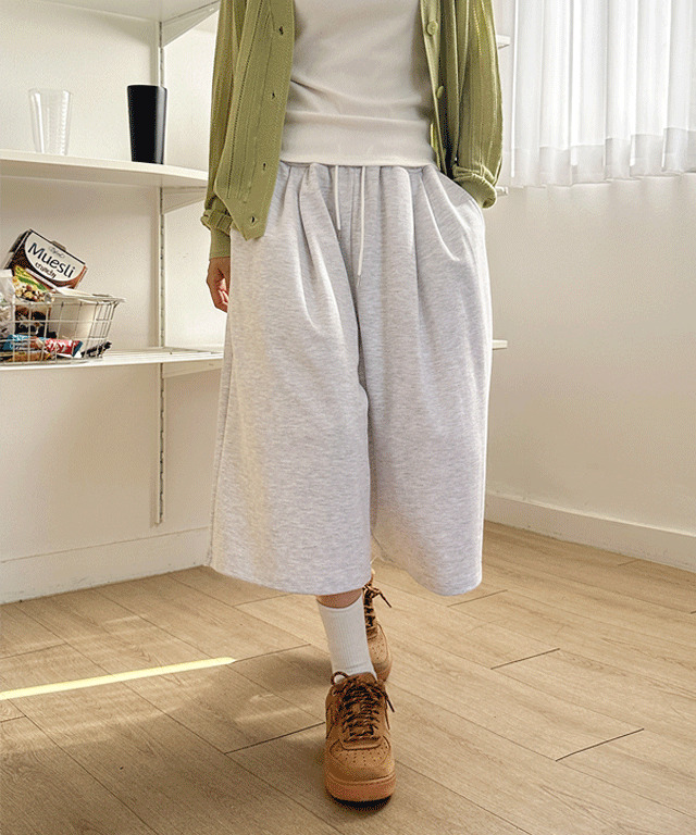 Admine 3/4 length Bermuda pants 短褲