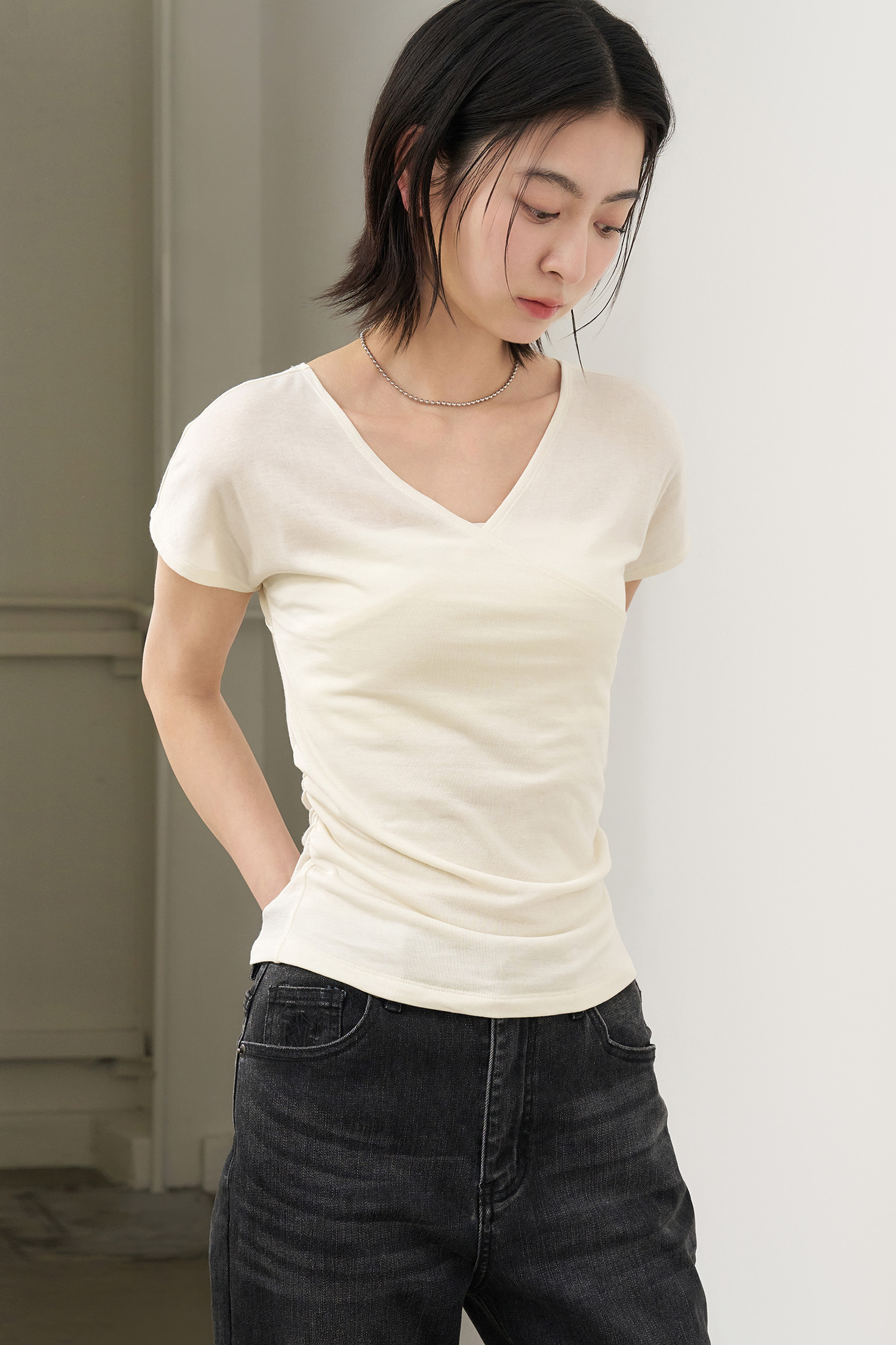 女款舒適V領抓褶短袖上衣