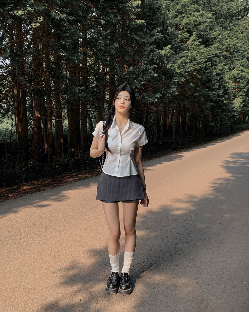 반바지 모델 착용 이미지-S1L37