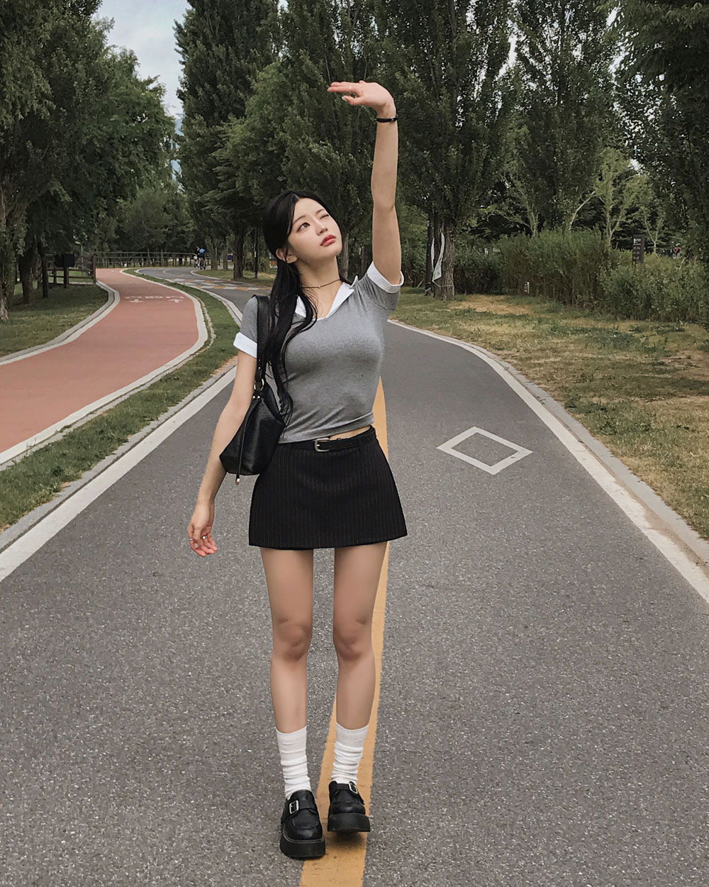 반바지 모델 착용 이미지-S1L55