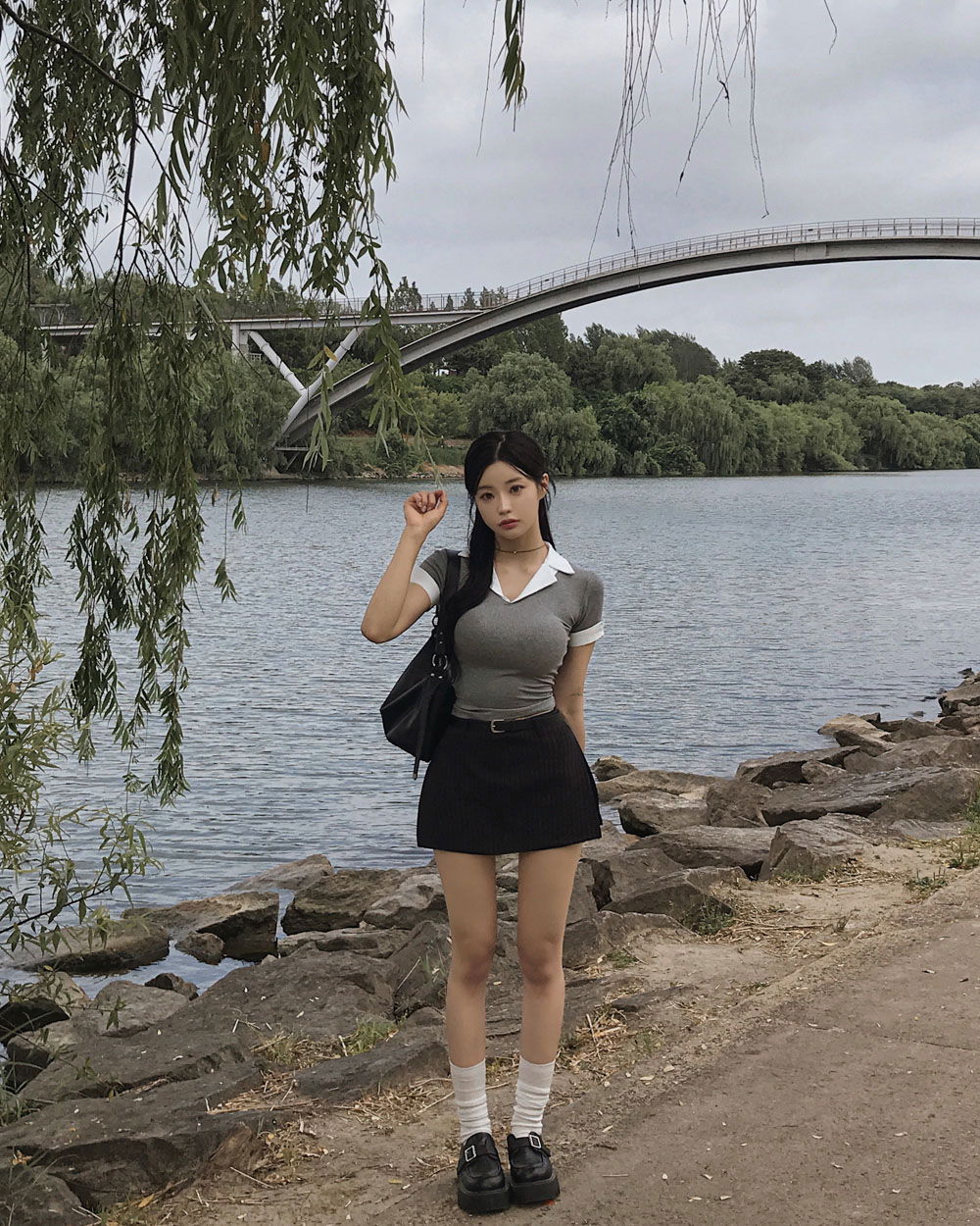 반바지 모델 착용 이미지-S1L60