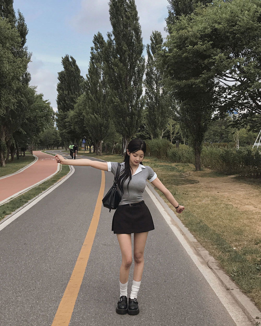 반바지 모델 착용 이미지-S1L70