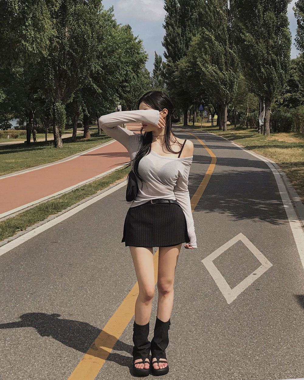 반바지 모델 착용 이미지-S1L103