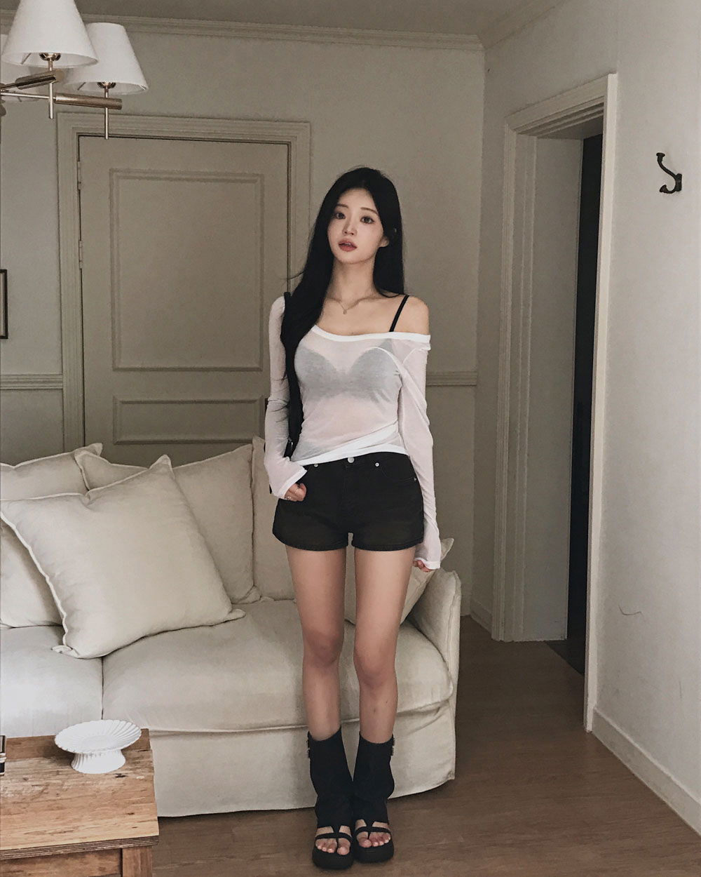 긴팔 티셔츠 모델 착용 이미지-S1L47