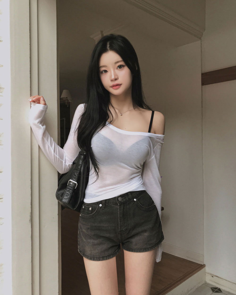 긴팔 티셔츠 모델 착용 이미지-S1L48