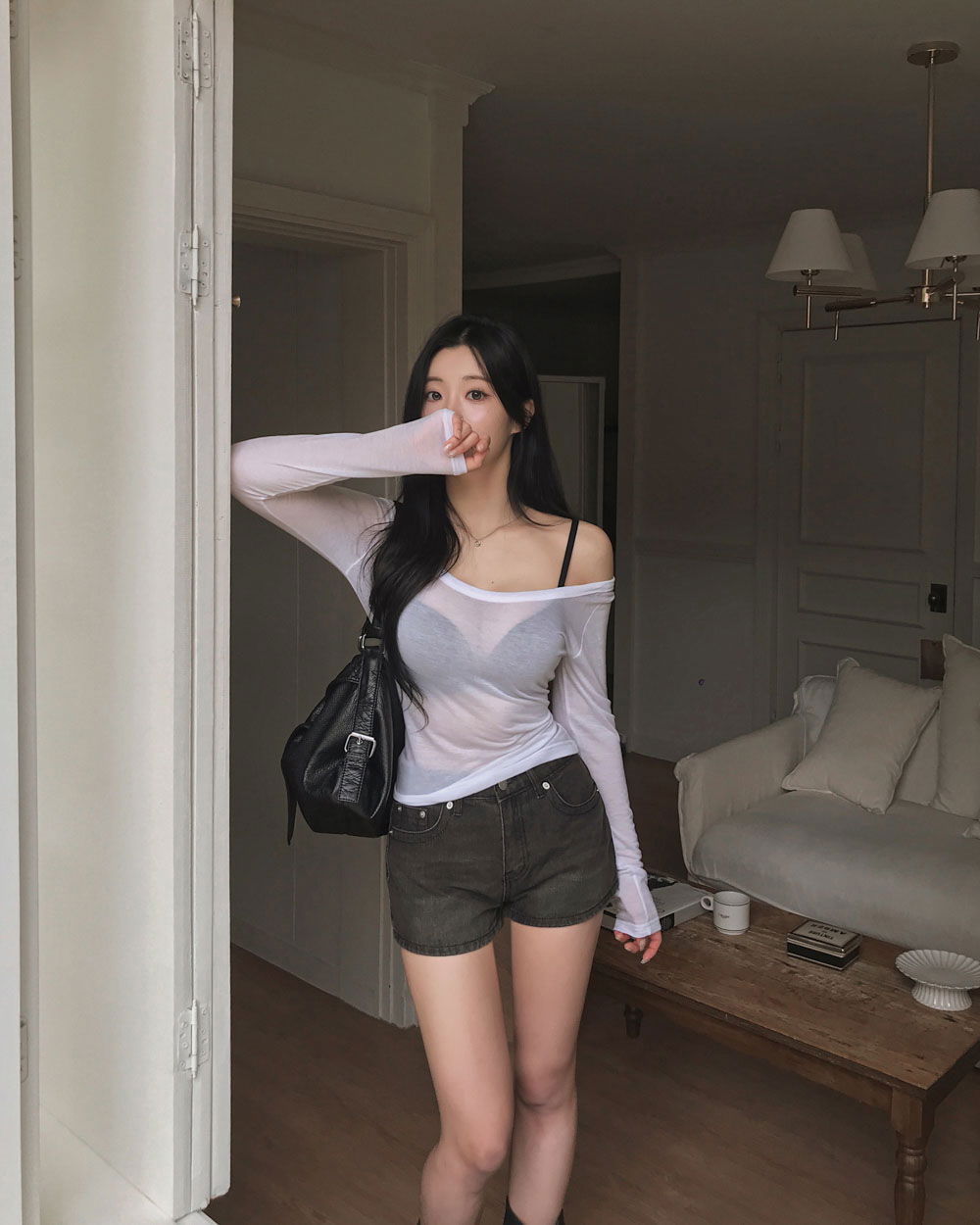 긴팔 티셔츠 모델 착용 이미지-S1L62