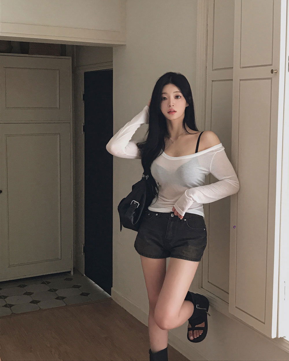 긴팔 티셔츠 모델 착용 이미지-S1L64