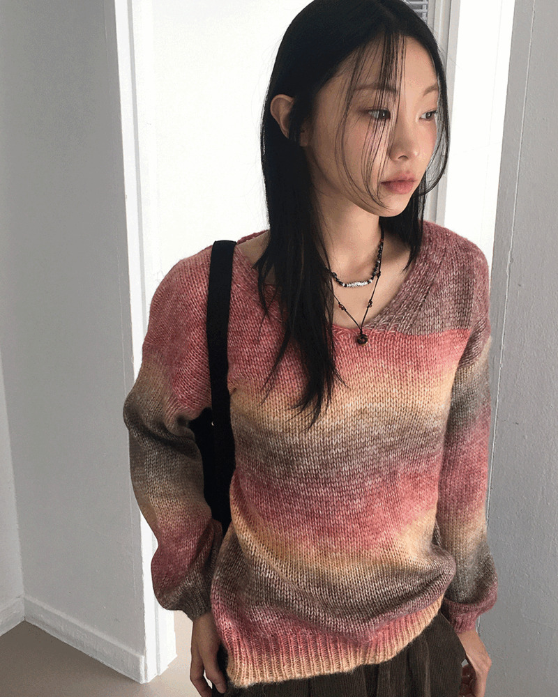 V領彩虹漸層暈染針織上衣