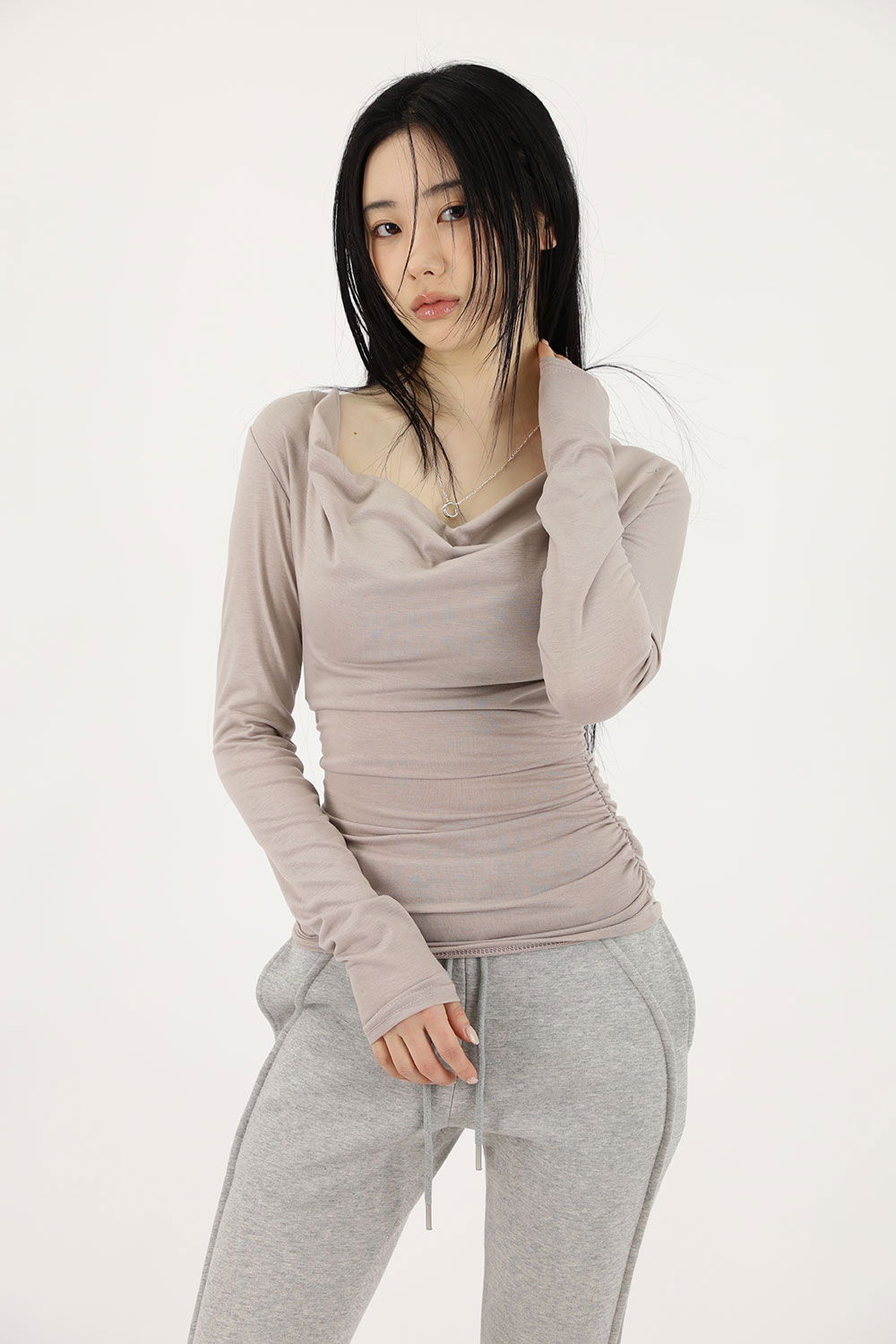 긴팔 티셔츠 모델 착용 이미지-S1L14