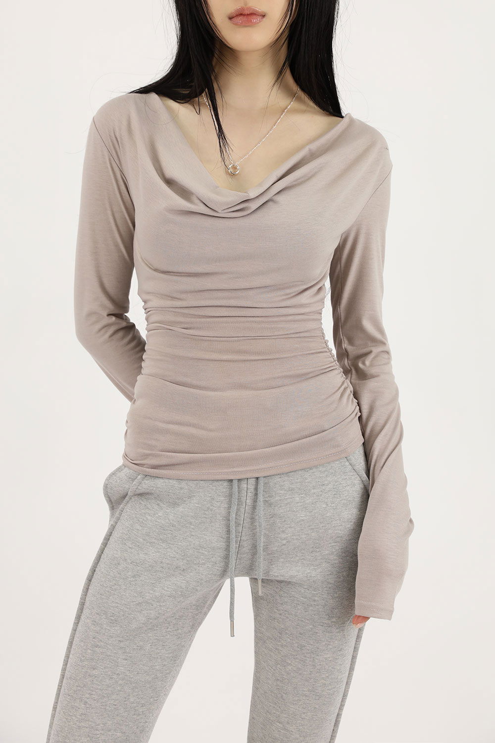 긴팔 티셔츠 모델 착용 이미지-S1L26