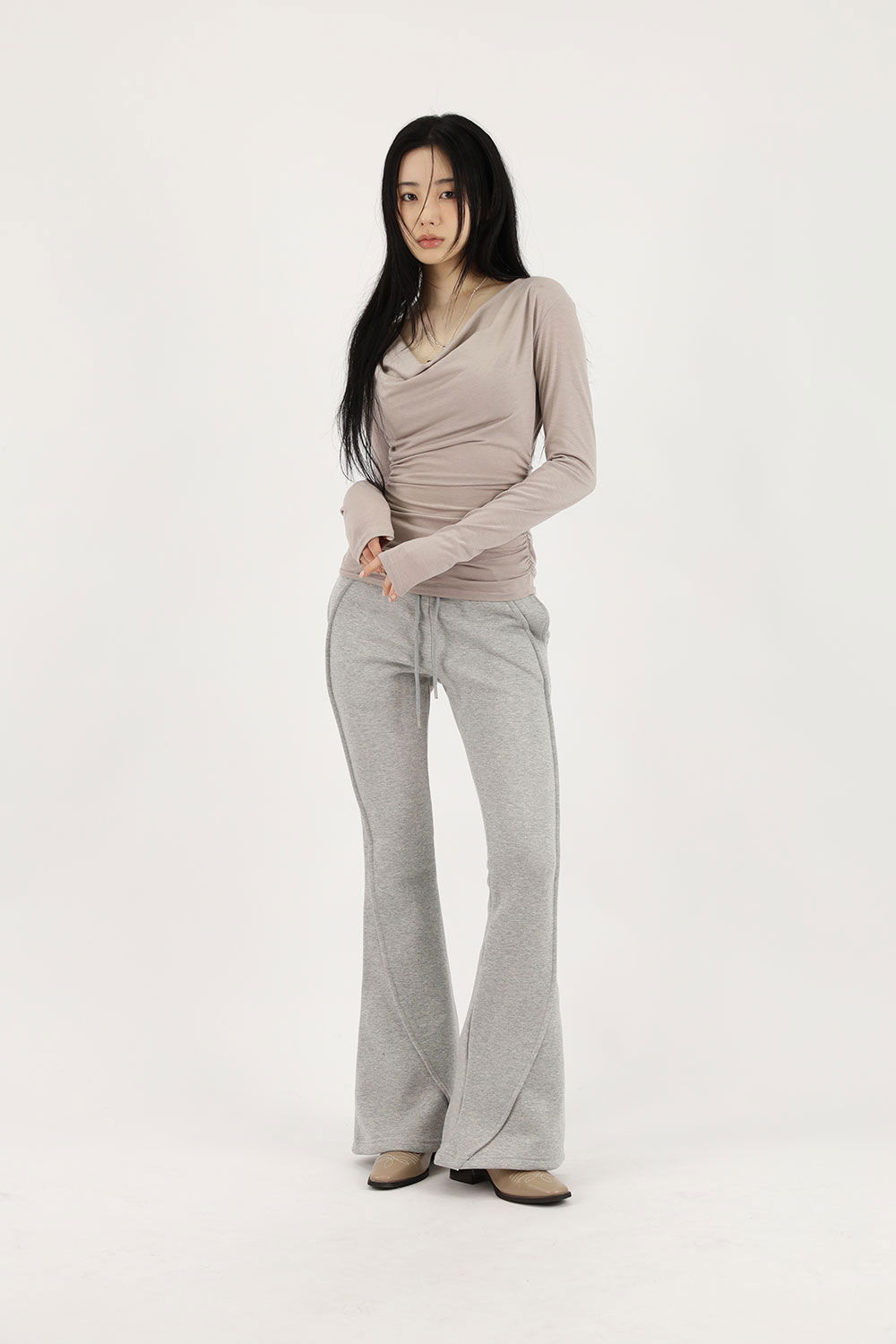 긴팔 티셔츠 모델 착용 이미지-S1L29