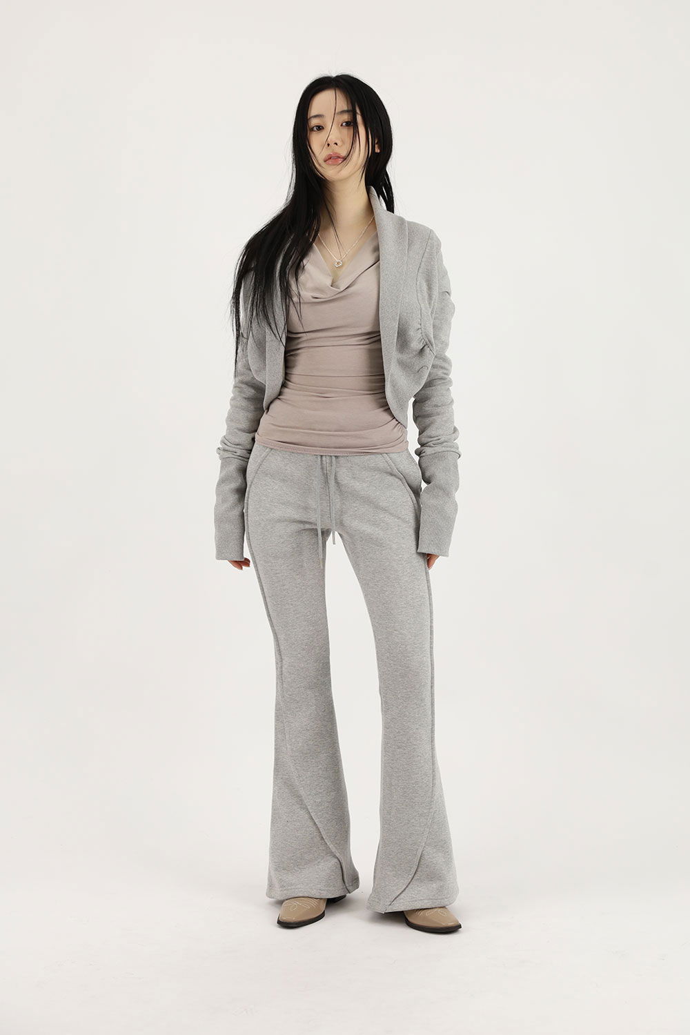 긴팔 티셔츠 모델 착용 이미지-S1L32