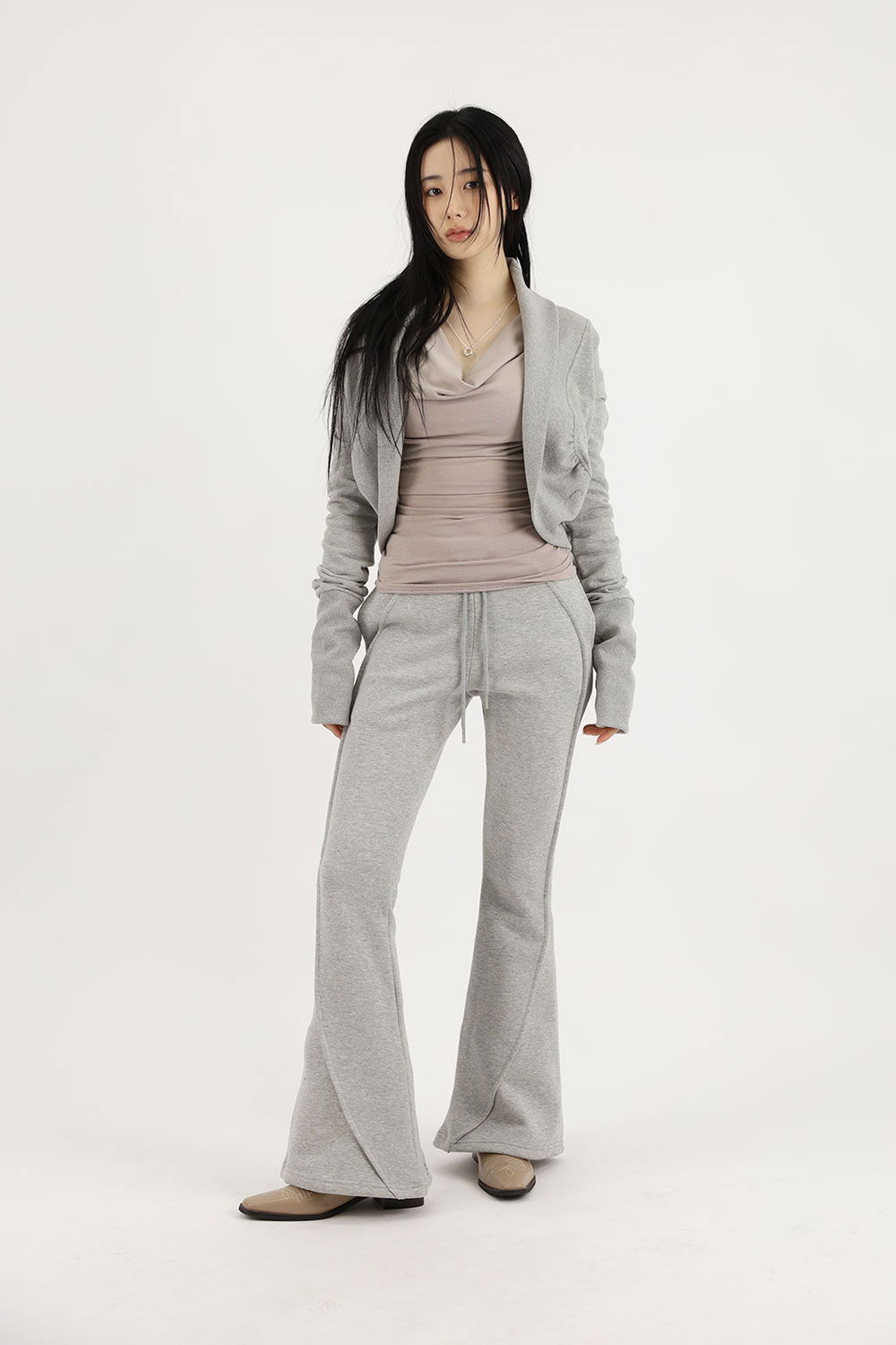 긴팔 티셔츠 모델 착용 이미지-S1L31