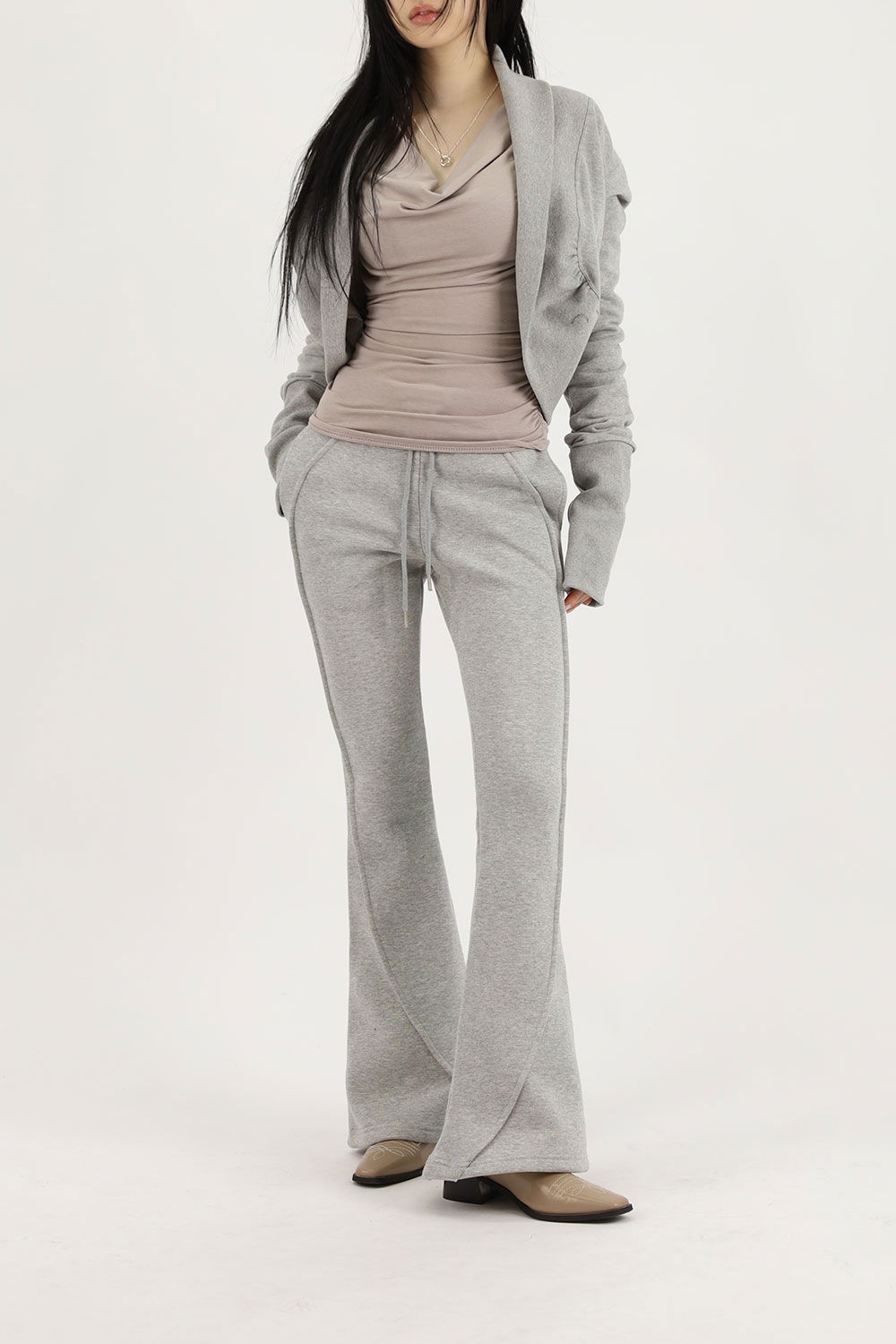 긴팔 티셔츠 모델 착용 이미지-S1L41