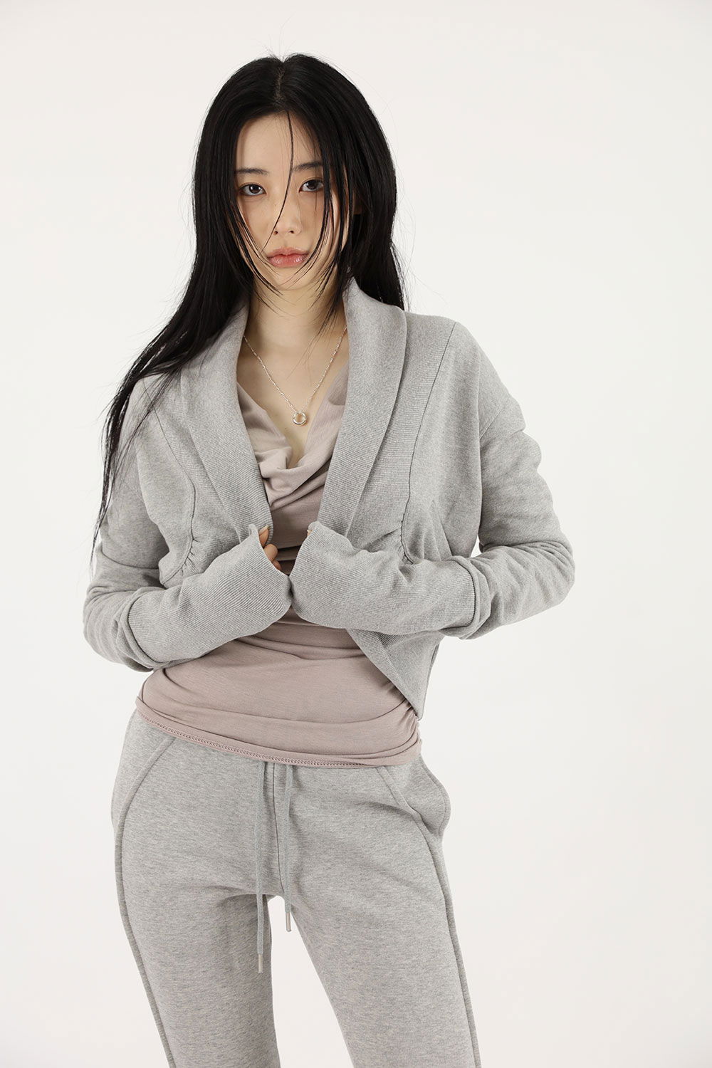 긴팔 티셔츠 모델 착용 이미지-S1L46