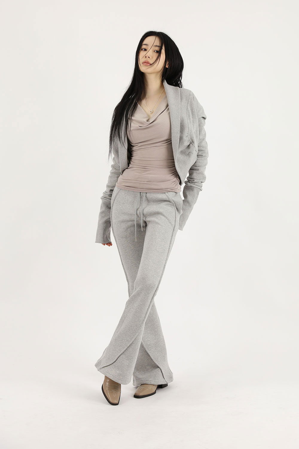 긴팔 티셔츠 모델 착용 이미지-S1L40